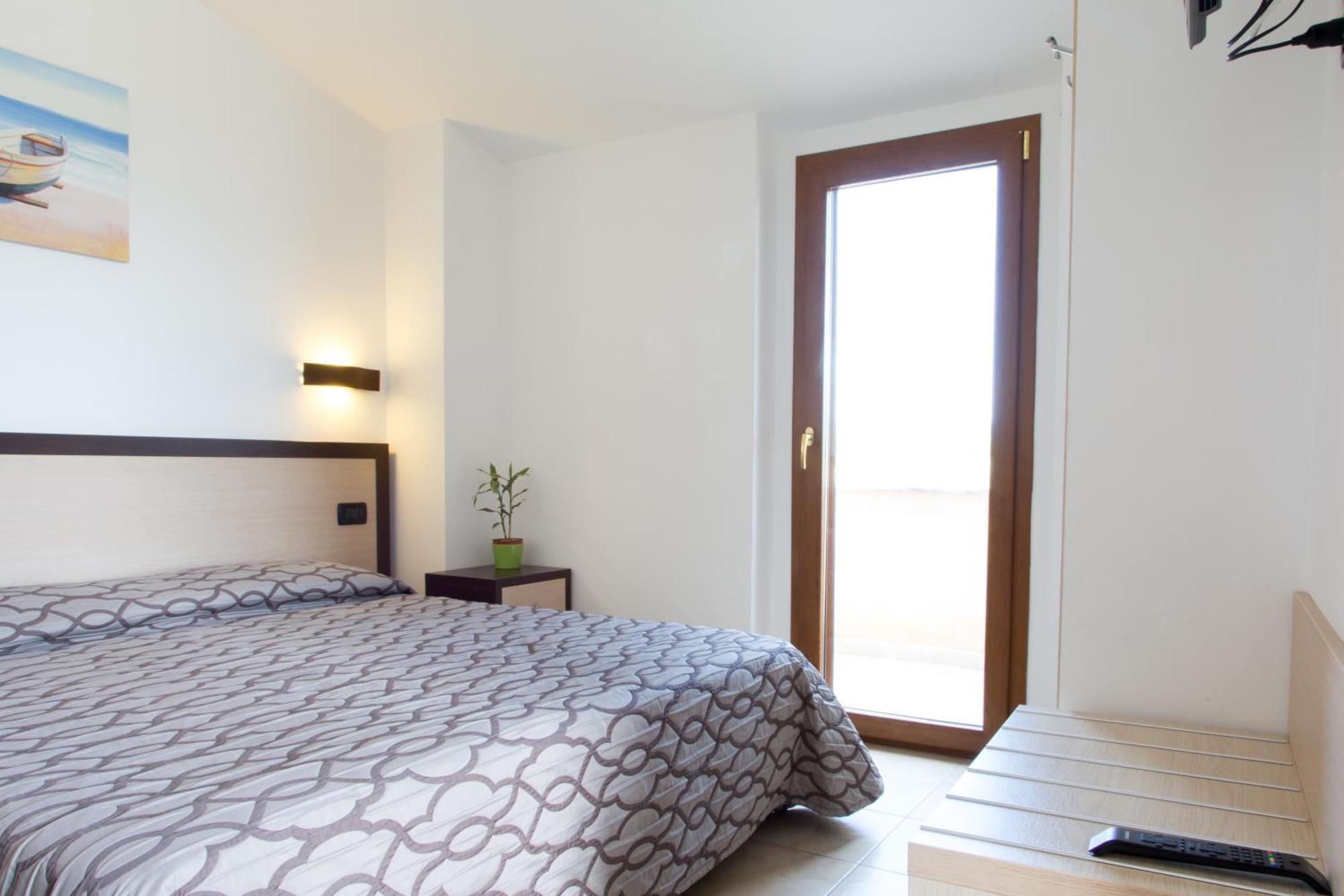 Albergo Il Giardino Foce Varano Bagian luar foto