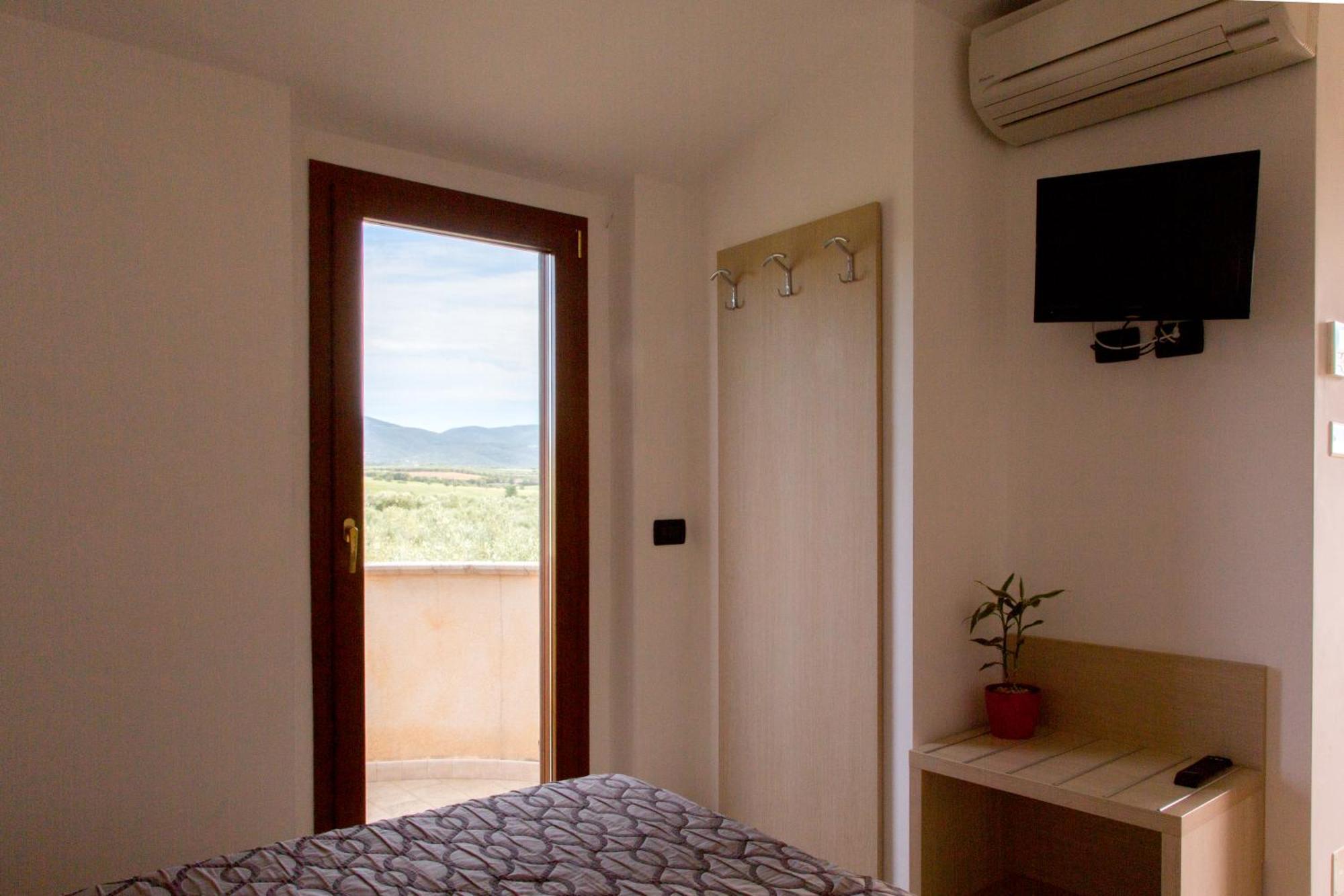 Albergo Il Giardino Foce Varano Bagian luar foto