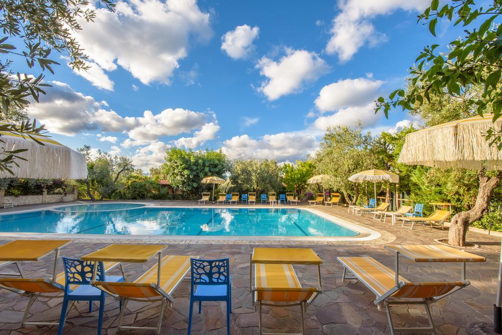 Albergo Il Giardino Foce Varano Bagian luar foto