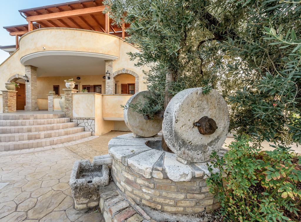 Albergo Il Giardino Foce Varano Bagian luar foto