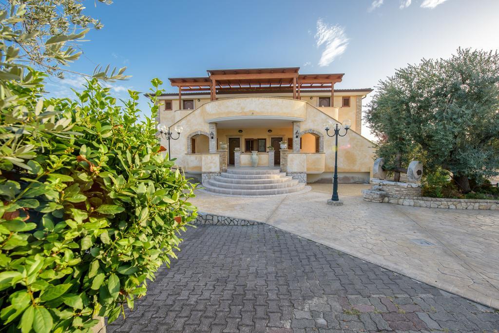 Albergo Il Giardino Foce Varano Bagian luar foto